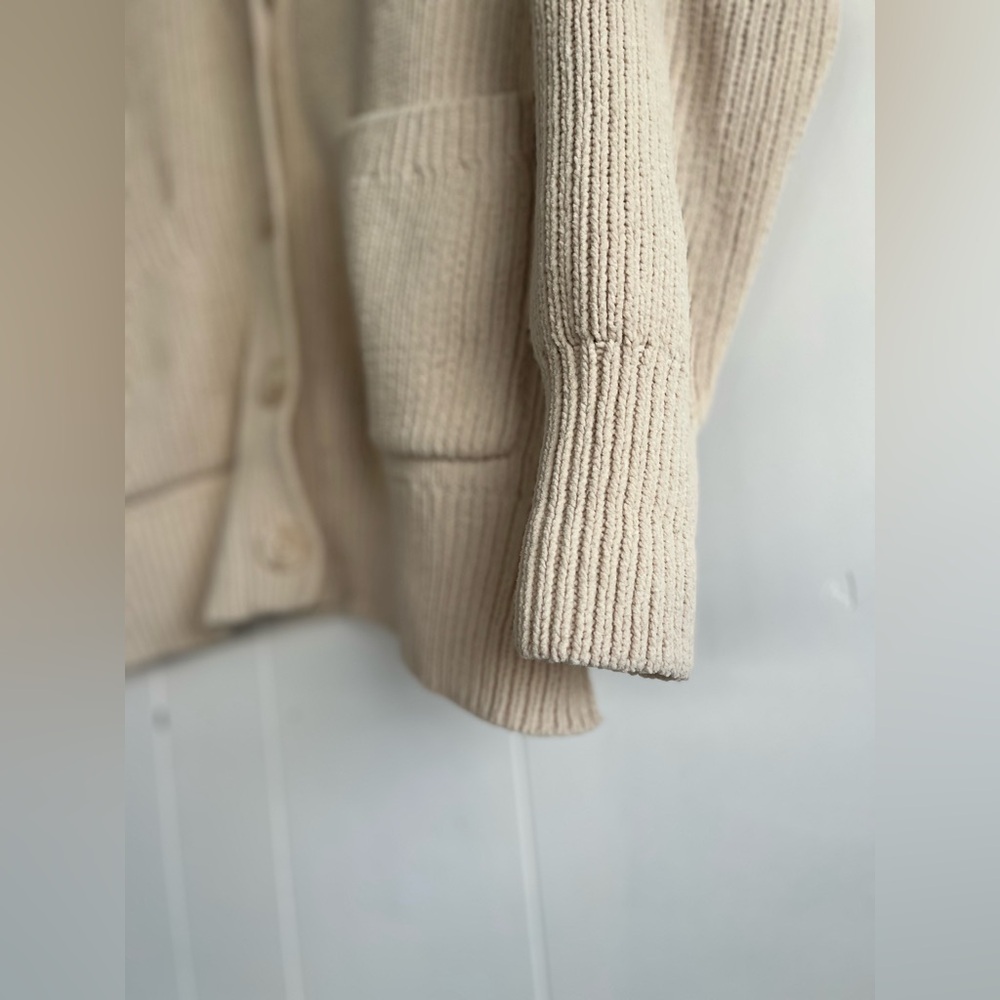 Abercrombie & Fitch Oversized Cream Cardigan
Buttons Pockets Size Small - Picture 5 of 15